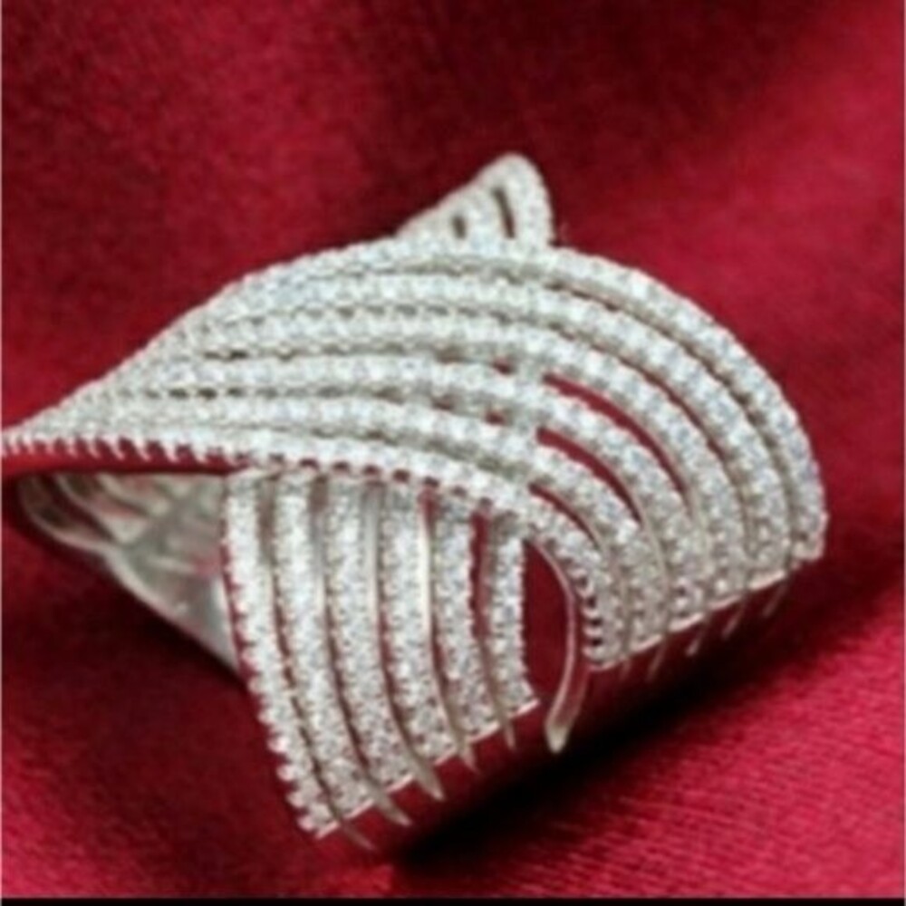 NEW Silver Princess Cut Criss-cross diamond ring. 💍 - Picture 4 of 9